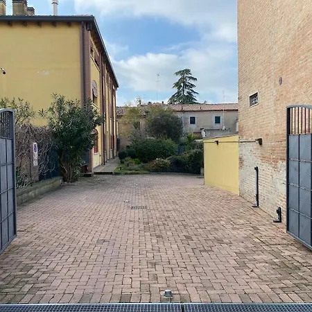 Interno 8 Appartamento Con Box Auto Privato Gratuito Ferrara Exterior photo